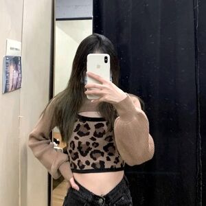 Hollister Social Tourist Leopard Print Top